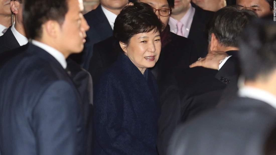 South Korea: Park 'deeply apologizes' as she meets with prosecutors