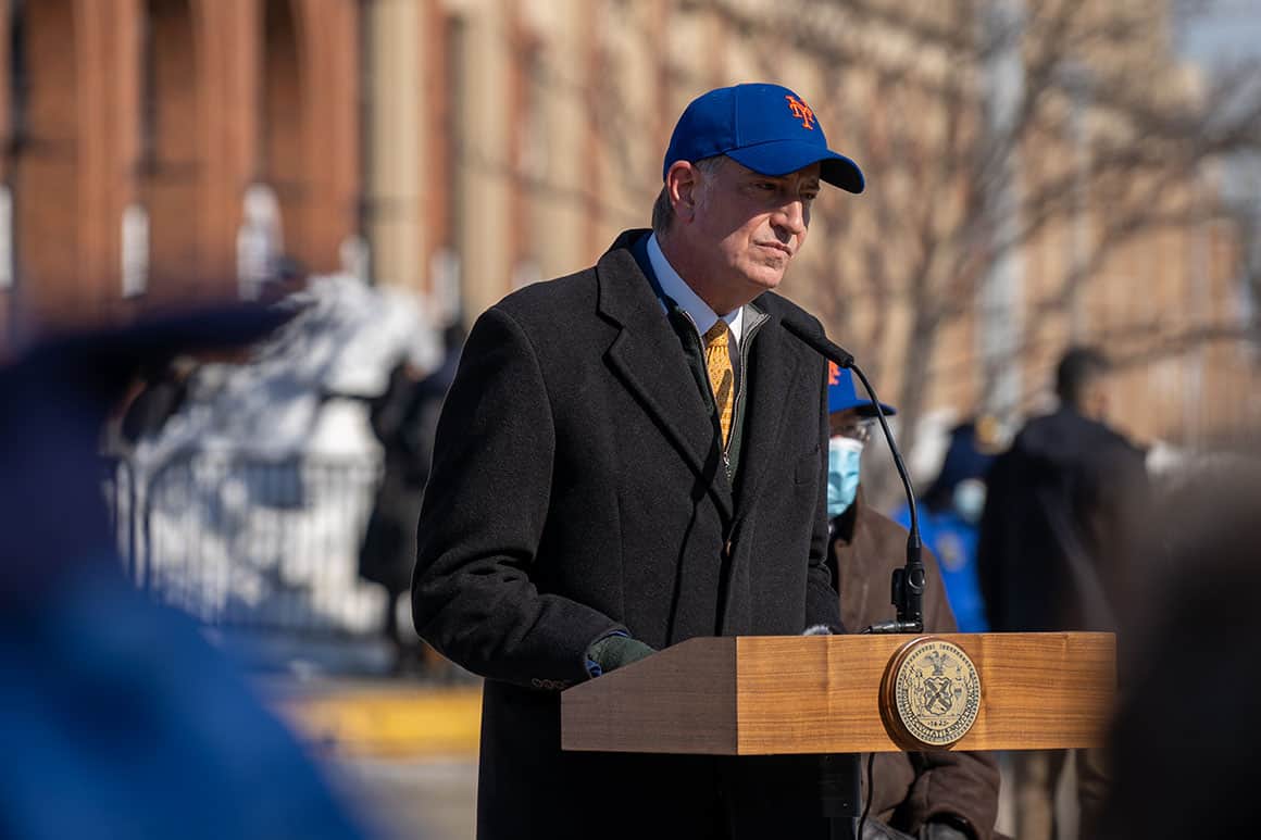 A 'freer' de Blasio convenes labor leaders for private meeting on mayor’s race